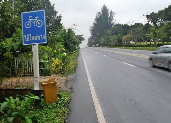 タイのトラン県の道路の写真