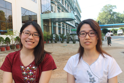 東京外国語大学ビルマ語専攻の2年生、的場さんと島崎さんの写真