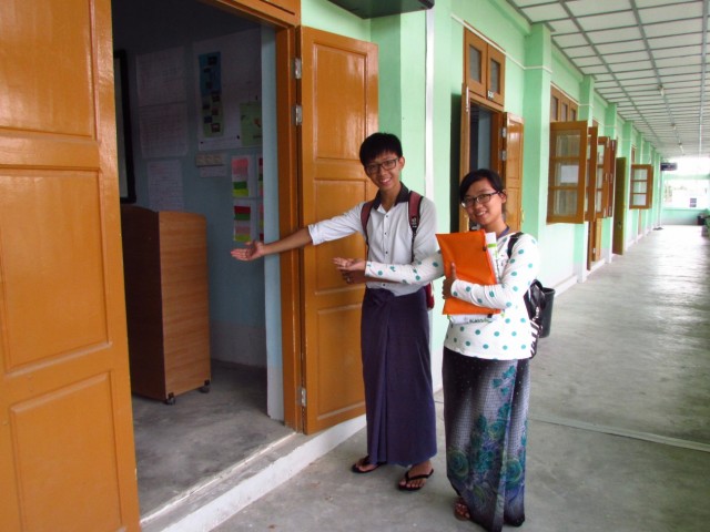 教室の前の生徒の写真