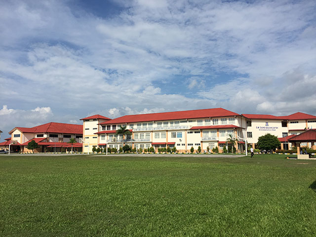 校舎の外観の写真