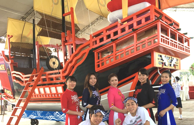 「長崎くんち」の御朱印船の写真