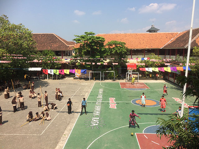 校舎の外観の写真