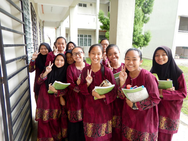 日本語パートナーズ マレーシア サラワク州 素敵な笑顔で迎えてくれた生徒たち