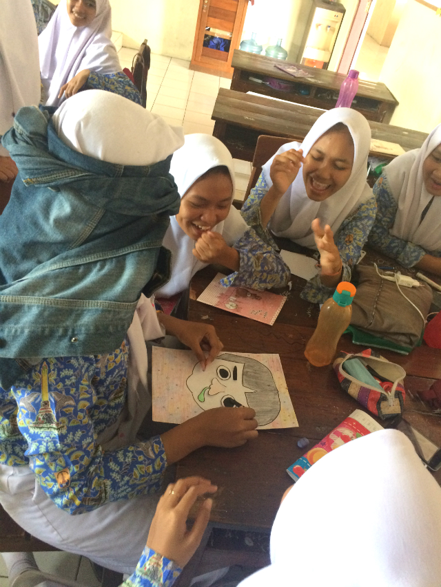 日本語パートナーズ、インドネシア、福笑いをする生徒たち