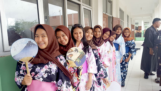 日本語パートナーズ インドネシア 西ジャワ州 浴衣姿の生徒たち