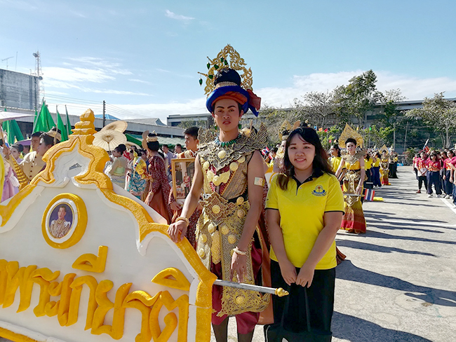 日本語パートナーズ タイ マハーサラカーム 体育祭のパレードは前日から入念に準備 特別に参加させてもらった石毛さん
