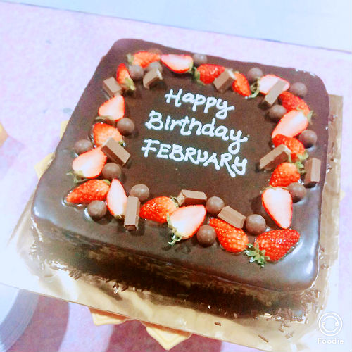 日本語パートナーズ マレーシア ペラ州 2月生まれの先生と生徒たちのために用意されたケーキ