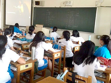 日本語パートナーズ 台湾 台北 テーマのある日本語授業をしている様子の写真
