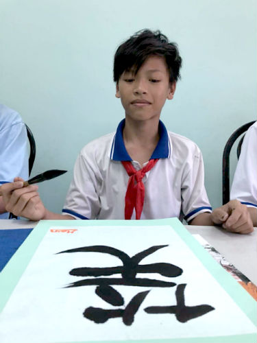 日本語パートナーズ ベトナム バリアブンタウ 初めて見た漢字を書いた生徒の写真1