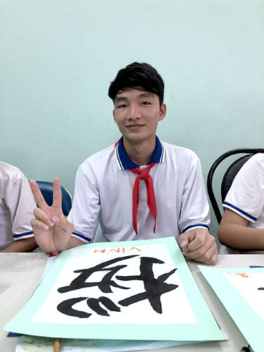 日本語パートナーズ ベトナム バリアブンタウ 初めて見た漢字を書いた生徒の写真2