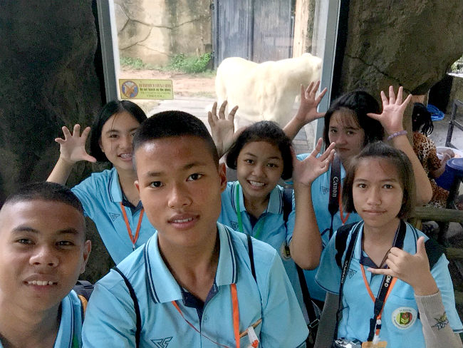 タイ、チョンブリーの日本語パートナーズの活動 動物園での授業の写真3