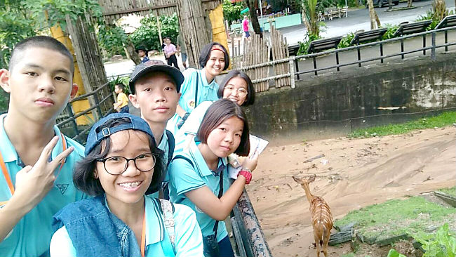 タイ、チョンブリーの日本語パートナーズの活動 動物園での授業の写真4