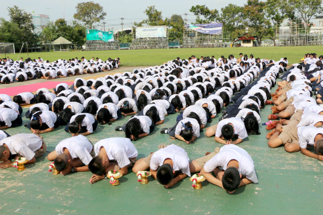 タイ、ウボンラーチャターニーの日本語パートナーズの活動 タイの退職祝いの写真3