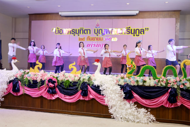 タイ、ウボンラーチャターニーの日本語パートナーズの活動 タイの退職祝いの写真5