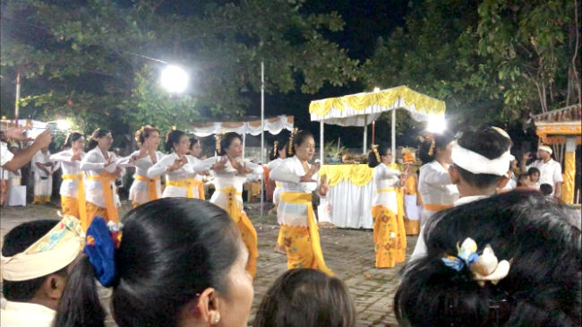 インドネシア、バリ州の日本語パートナーズの活動 満月のお祈りの写真7