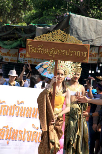 タイ、サムットプラカーンに派遣の日本語パートナーズの活動　プラサムット・チェディー祭りの様子2
