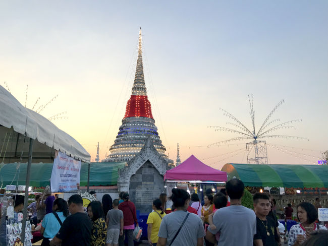 タイ、サムットプラカーンに派遣の日本語パートナーズの活動　プラサムット・チェディー祭りの様子8