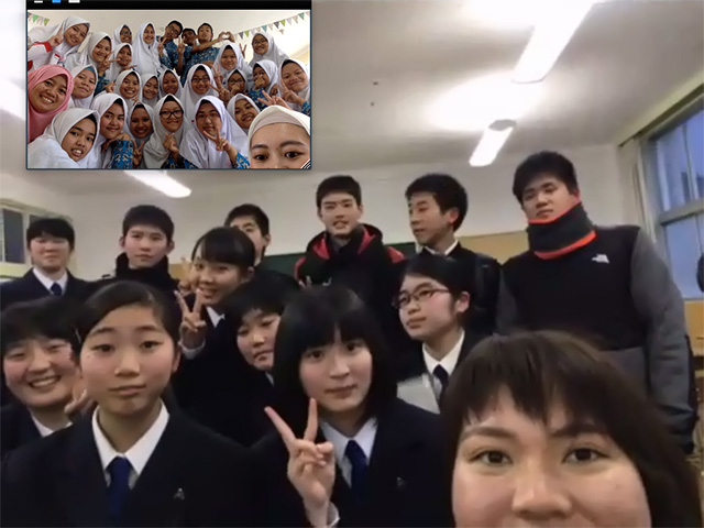 愛知県の高校とインドネシアの派遣先の高校とでビデオ電話をした時に撮影した写真
