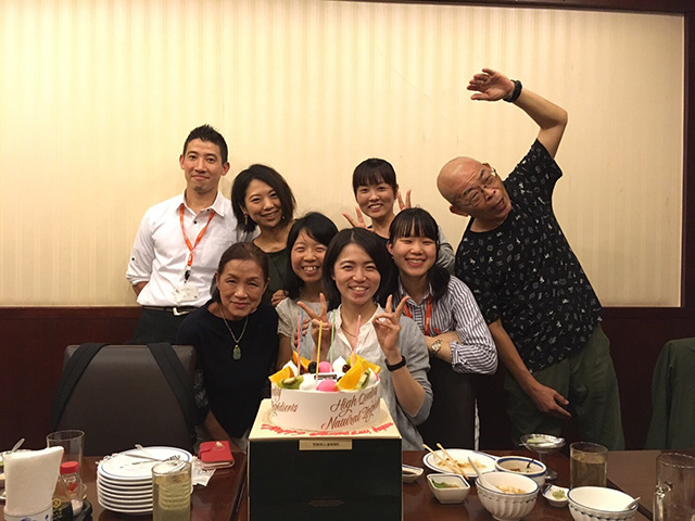 筆者の日本語パートナーズ、後藤さんの誕生日お祝いで撮影した記念写真