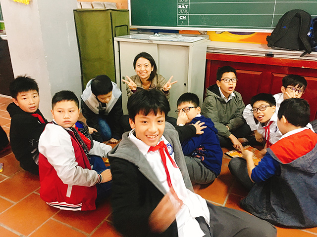将棋を楽しむ生徒たちの写真