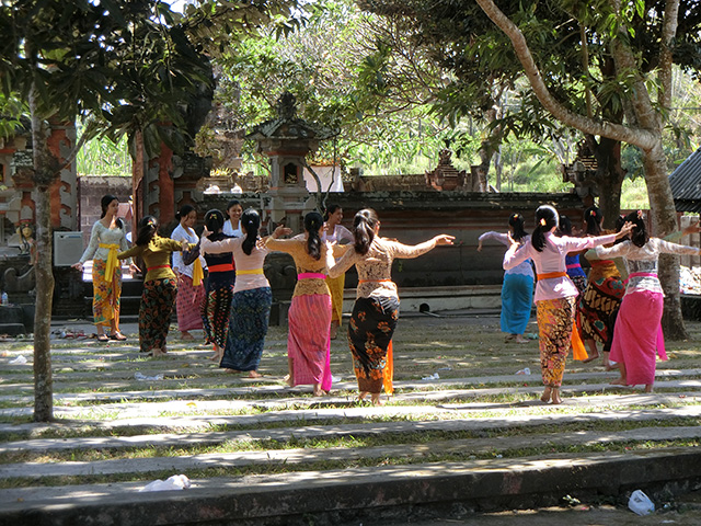 ガムラン・バリ舞踊の練習の写真2