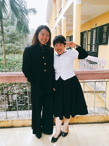 制服姿の先生と則木さんの写真