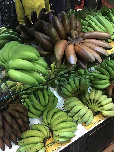 沢山の種類のバナナの写真