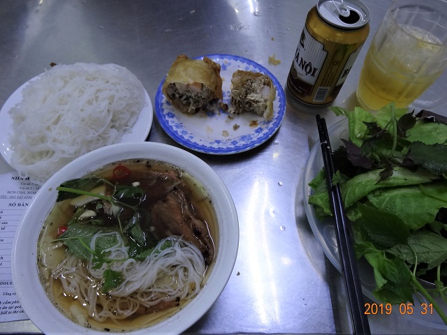 ベトナム料理のブンチャーの写真