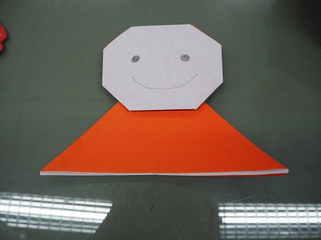 日本語パートナーズが作った折り紙のてるてる坊主の写真