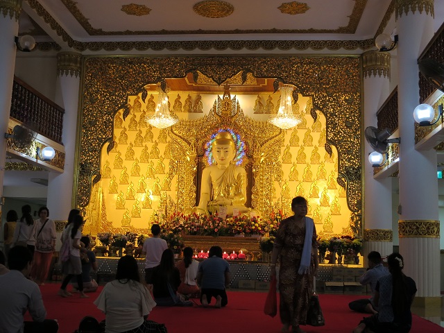 ミャンマー寺院内部の写真 1