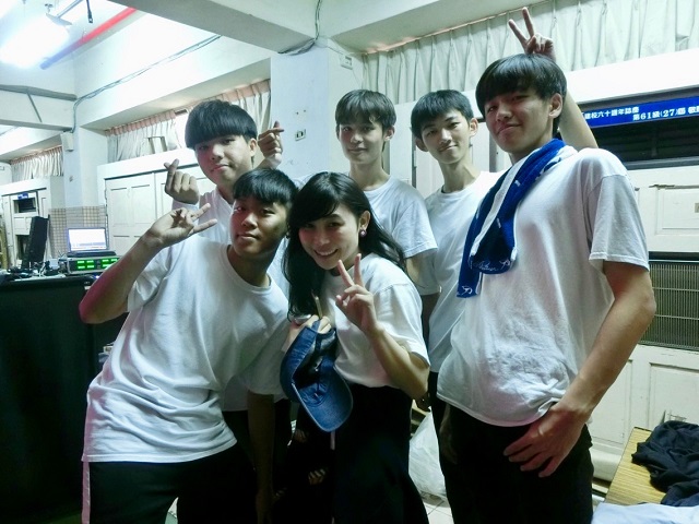 一緒にダンスをした生徒と日本語パートナーズの写真