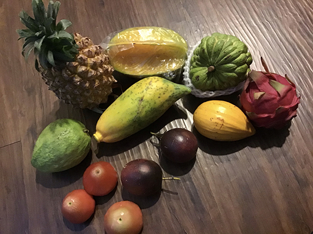 様々な種類の果物の写真