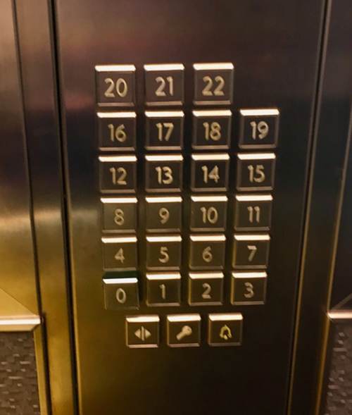 エレベーターの操作ボタンの写真