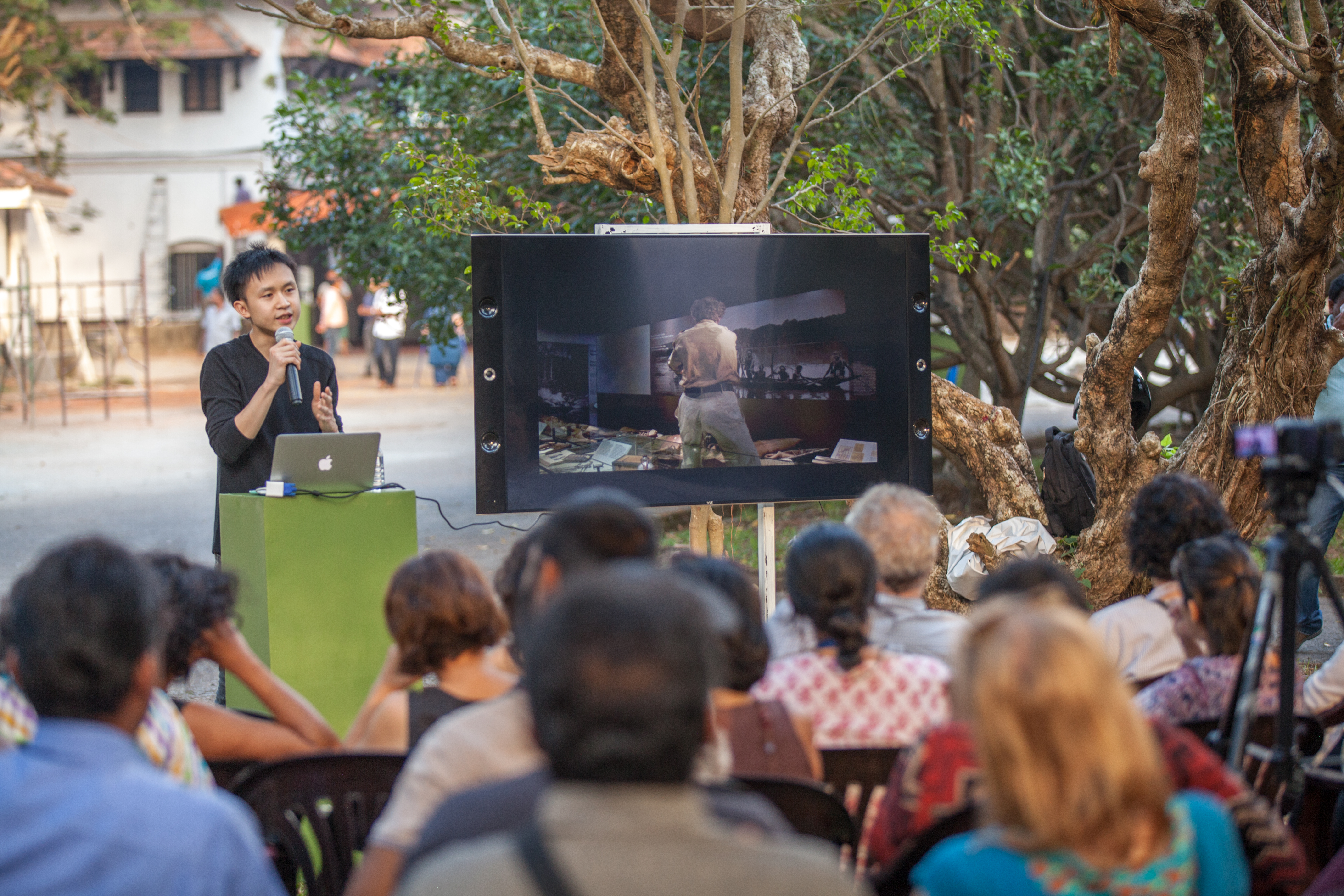 A photo of a scene from the performance lecture