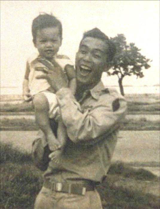 父ラファエル・イレート氏と幼少時のレイナルド・Ｃ・イレート氏の写真