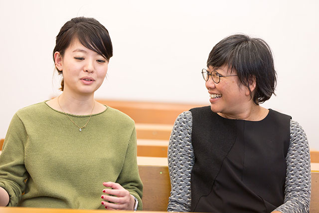 A photo of Meiske and Ms. Takasaki during interview