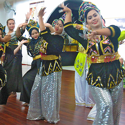 バジャウ族伝統舞踊（マレーシア）