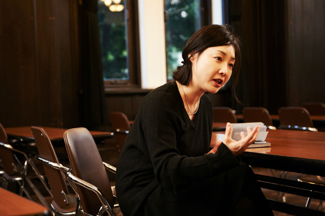 A photo of Seong-Hee during interview