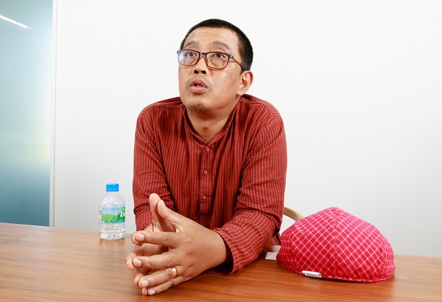 A photo of Htein Lin during the interview