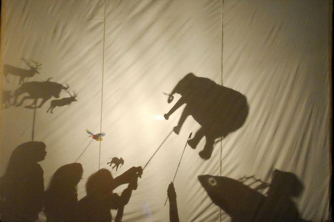 チェンマイの影絵芝居の公演の写真