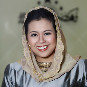 Yenny-Zannuba-Wahid