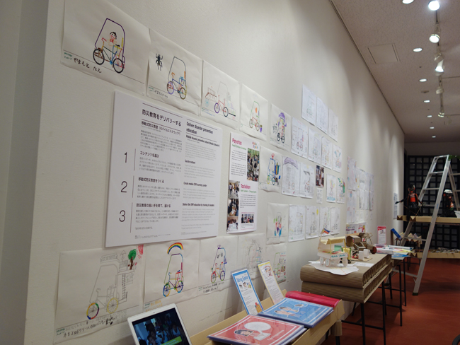 「災害とデザイン展」展示された日本の子どもたちによる三輪自転車デザイン画