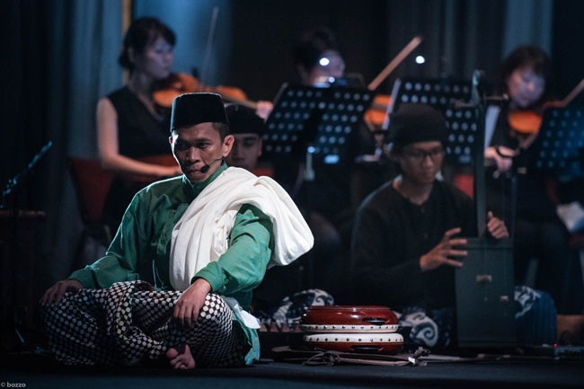 A photo of one scene of SETAN JAWA - A Silent Film with a Live 3D Sound Concert 03
