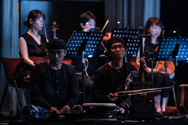 A photo of one scene of SETAN JAWA - A Silent Film with a Live 3D Sound Concert 06
