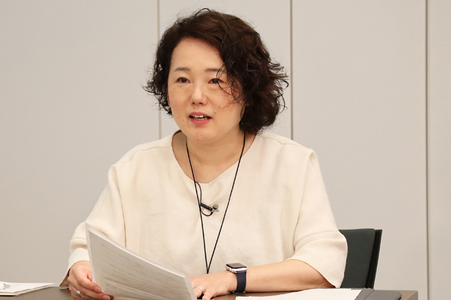 A photo of Ms. Yuasa speaking