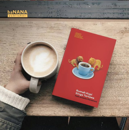 本とコーヒーの画像