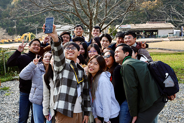 活動を通じてつながる日本とASEANの学生集合写真