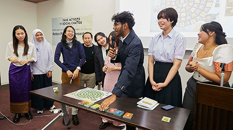 訪日研修でアクションプランを作成し、成果を発表を行っている様子