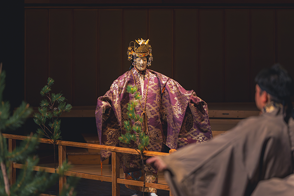 Stage scenery of the Noh play [Hagoromo].